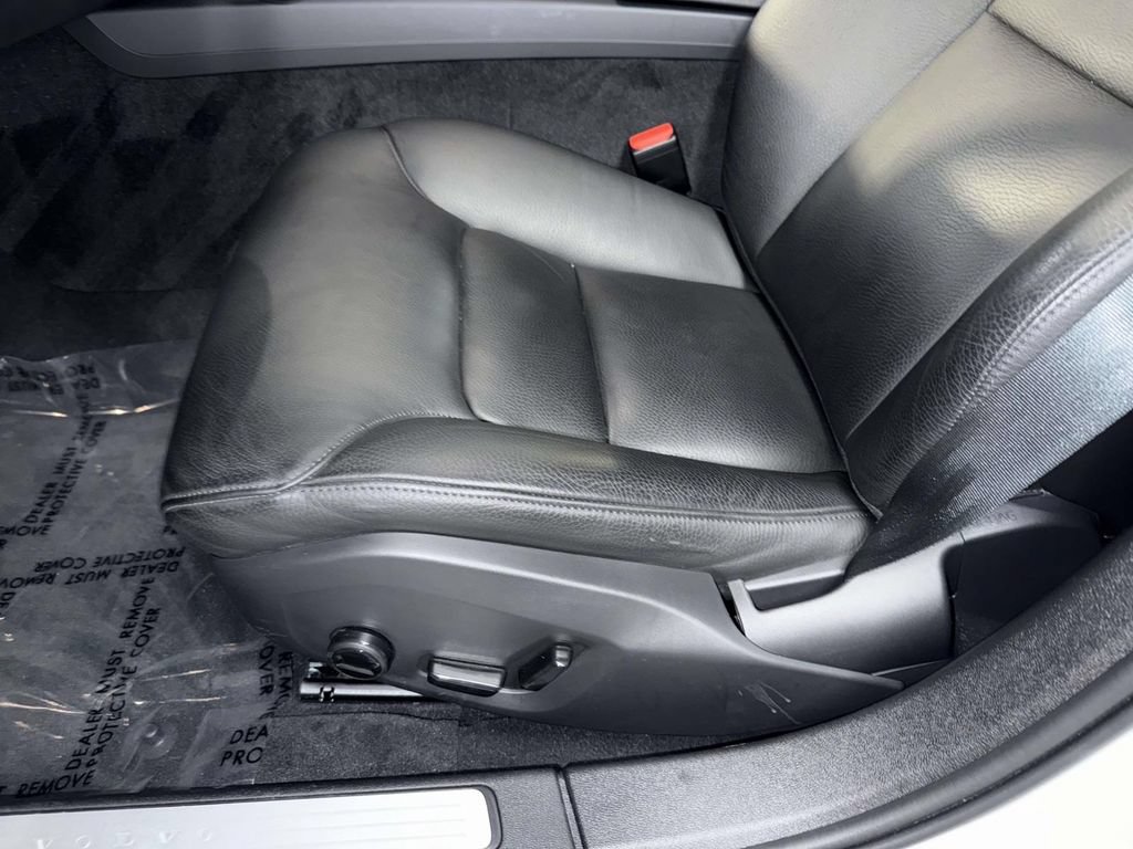 Used 2024 Volvo S60 B5 Plus w/ Climate Package FWD image 3