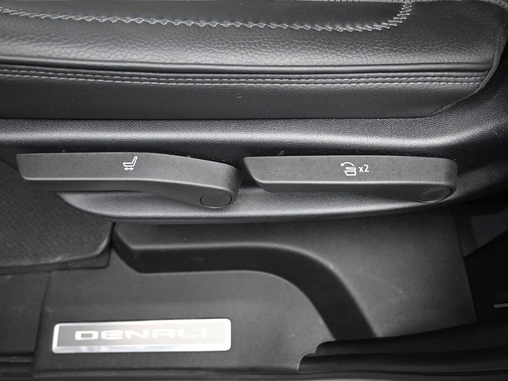 Used 2025 GMC Yukon Denali image 17