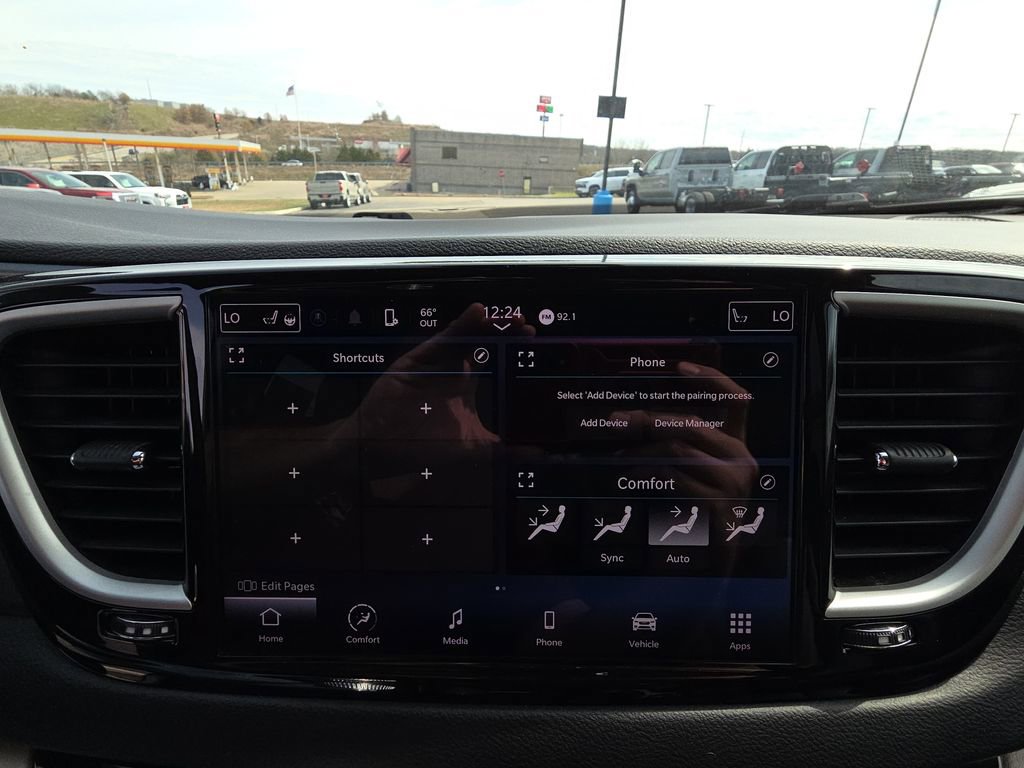 Used 2023 Chrysler Pacifica Touring-L image 21