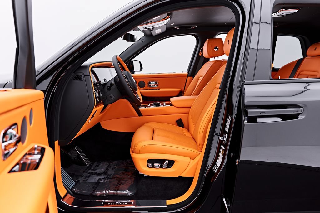 Used 2026 Rolls-Royce Cullinan Black Badge AWD/4WD image 46