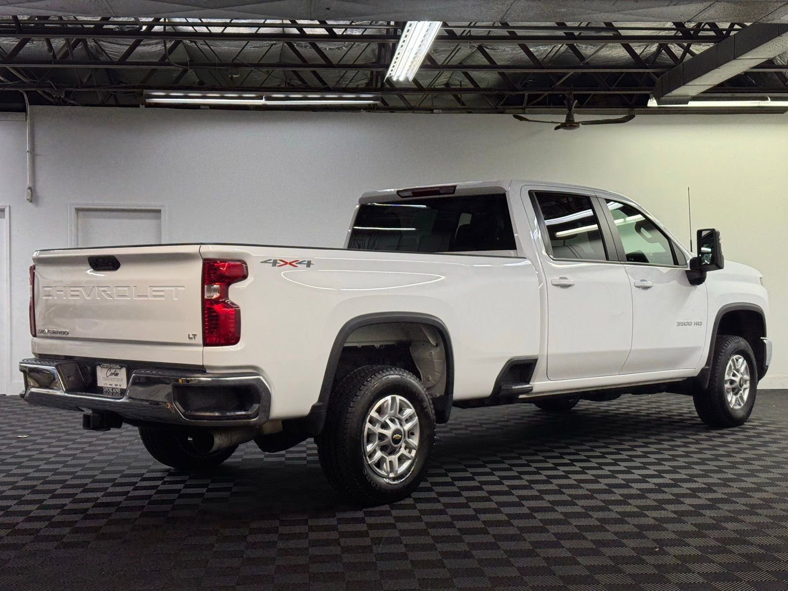 Used 2024 Chevrolet Silverado 3500 LT image 2