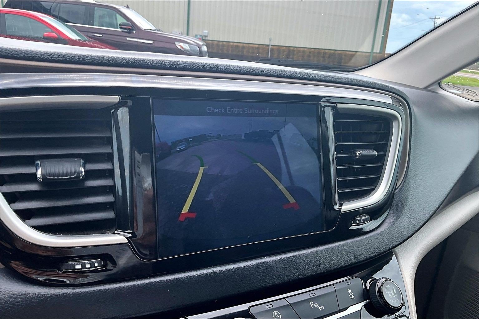 Used 2017 Chrysler Pacifica Touring-L FWD image 29