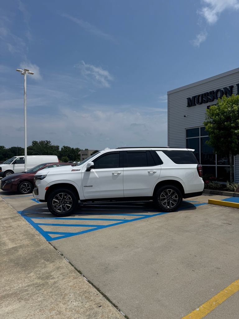 Used 2024 Chevrolet Tahoe Z71 w/ Luxury Package AWD/4WD image 3