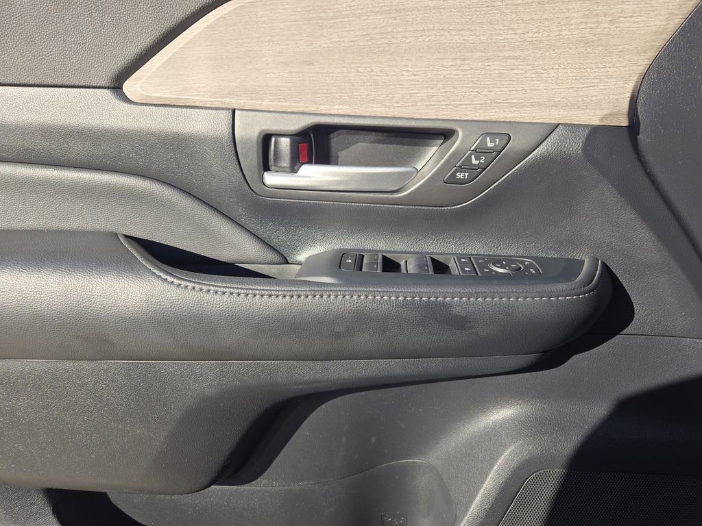 Used 2024 Toyota Grand Highlander Platinum image 25
