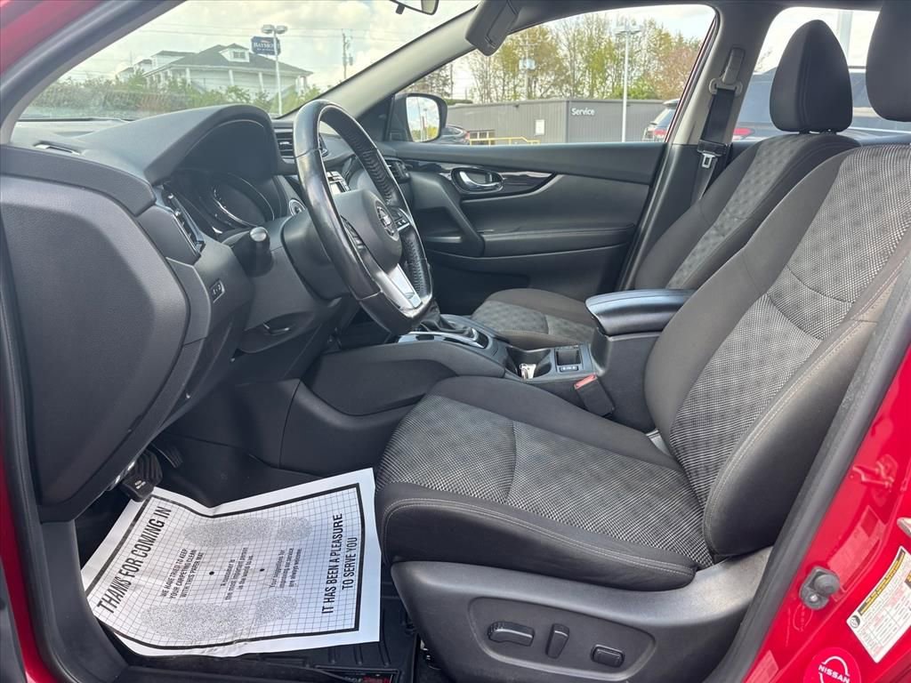 Used 2018 Nissan Rogue Sport SV w/ SV Technology Package image 11