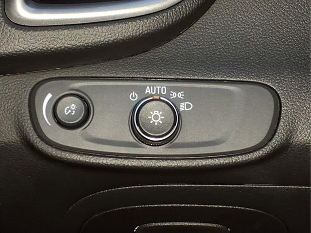 Used 2022 Chevrolet Trax LT w/ LT Convenience Package image 17