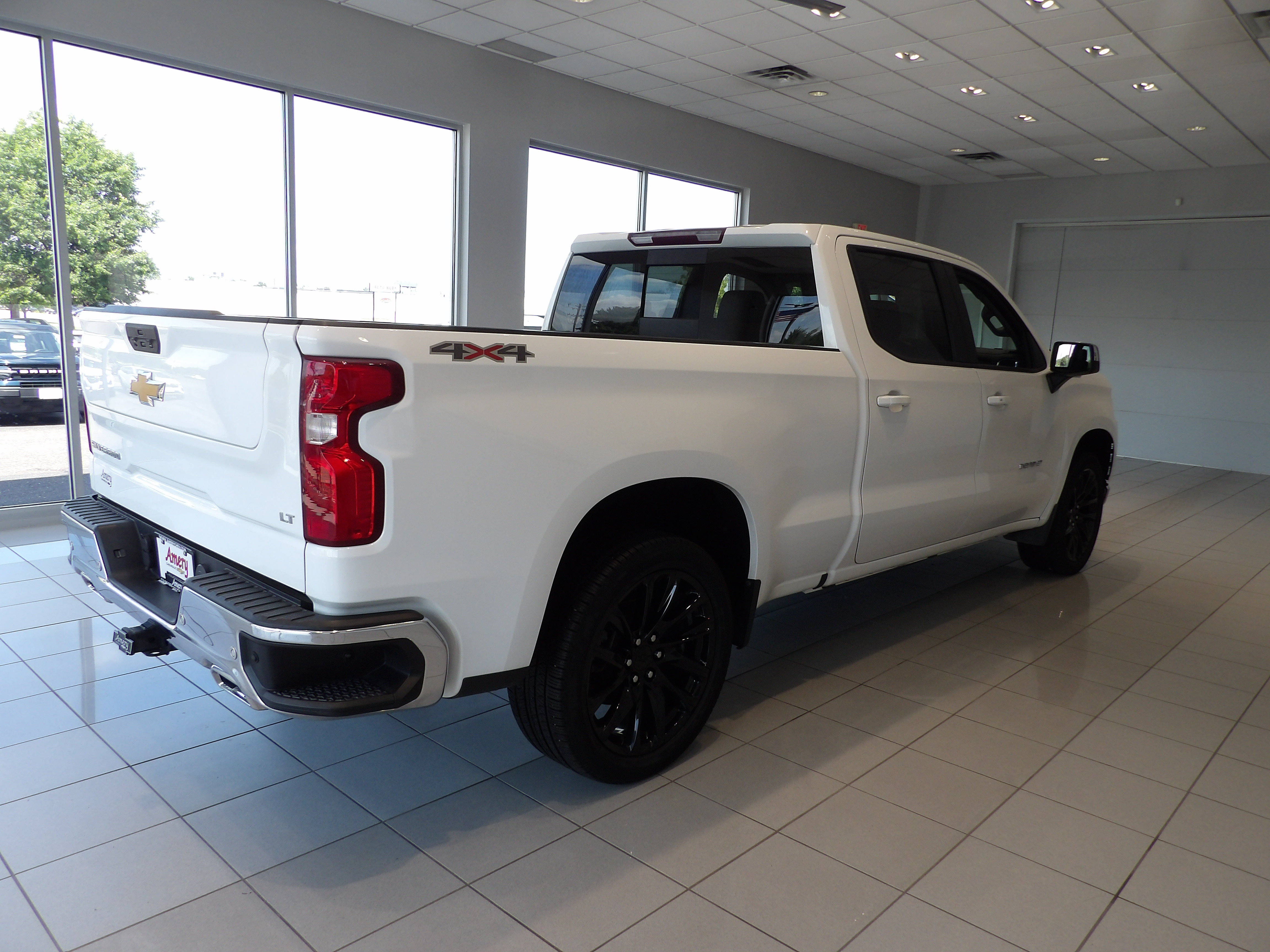 Used 2021 Chevrolet Silverado 1500 LT AWD/4WD image 4
