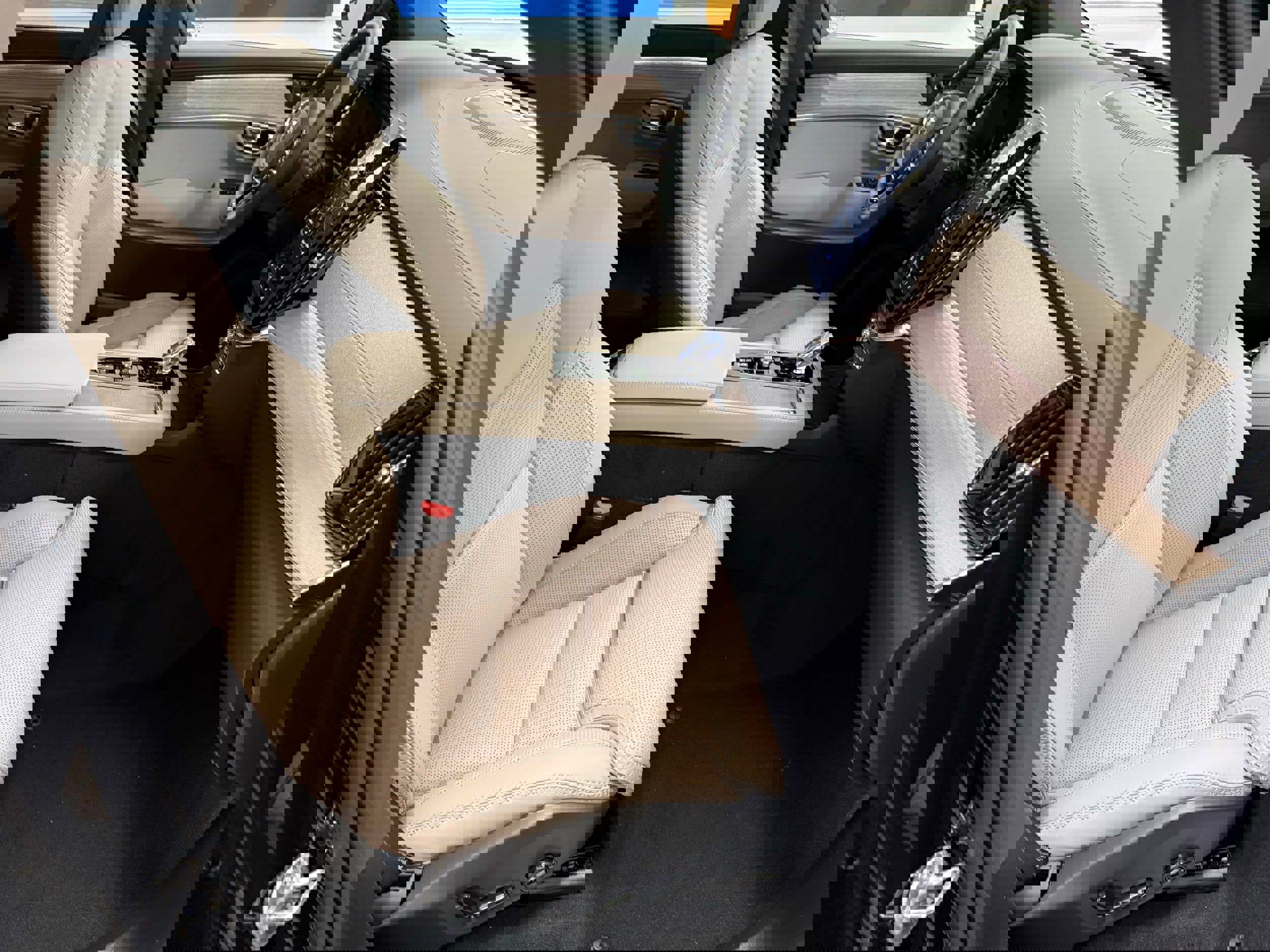 New 2026 Volvo XC90 B6 Ultra w/ Protection Package Premier image 30