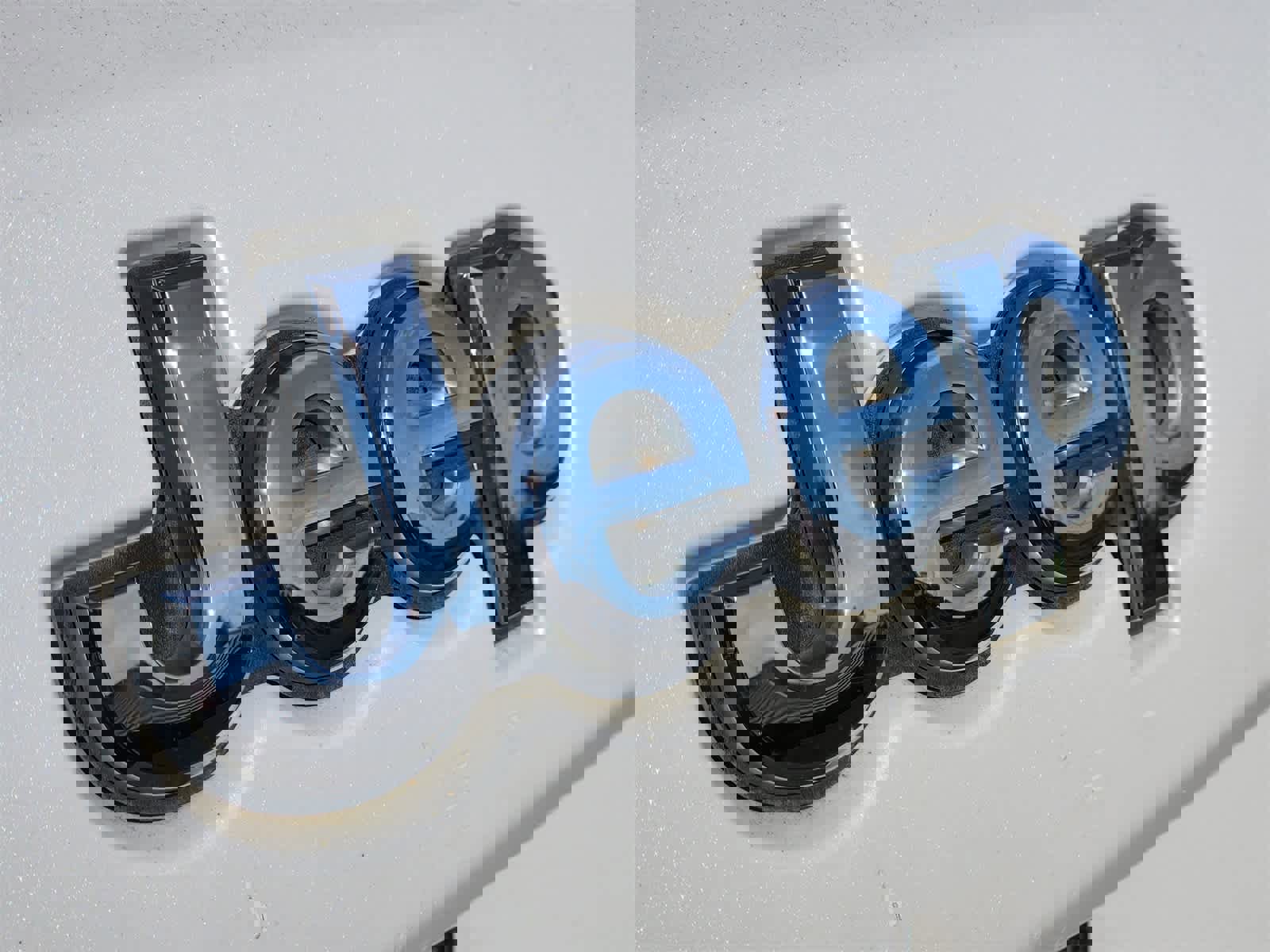 Used 2017 Jeep Grand Cherokee Overland w/ Jeep Active Safety Group image 11