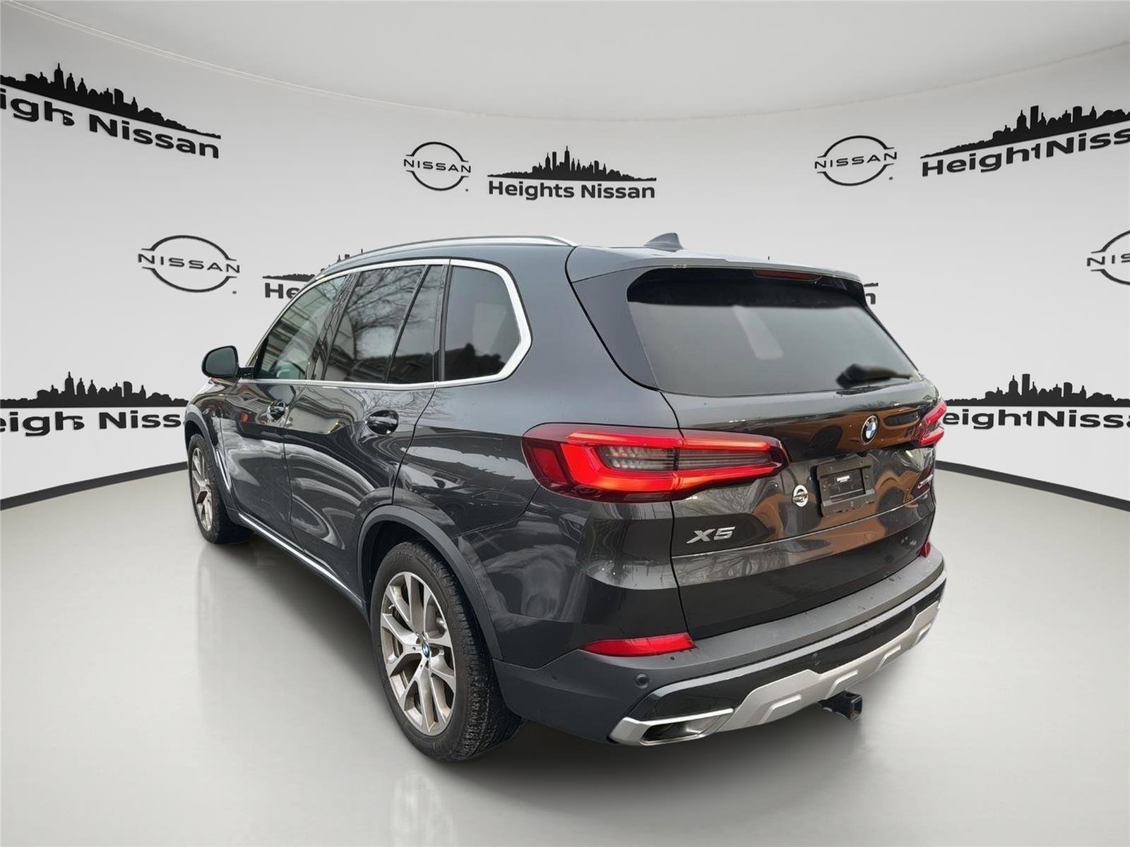 Used 2022 BMW X5 xDrive40i w/ Premium Package image 2