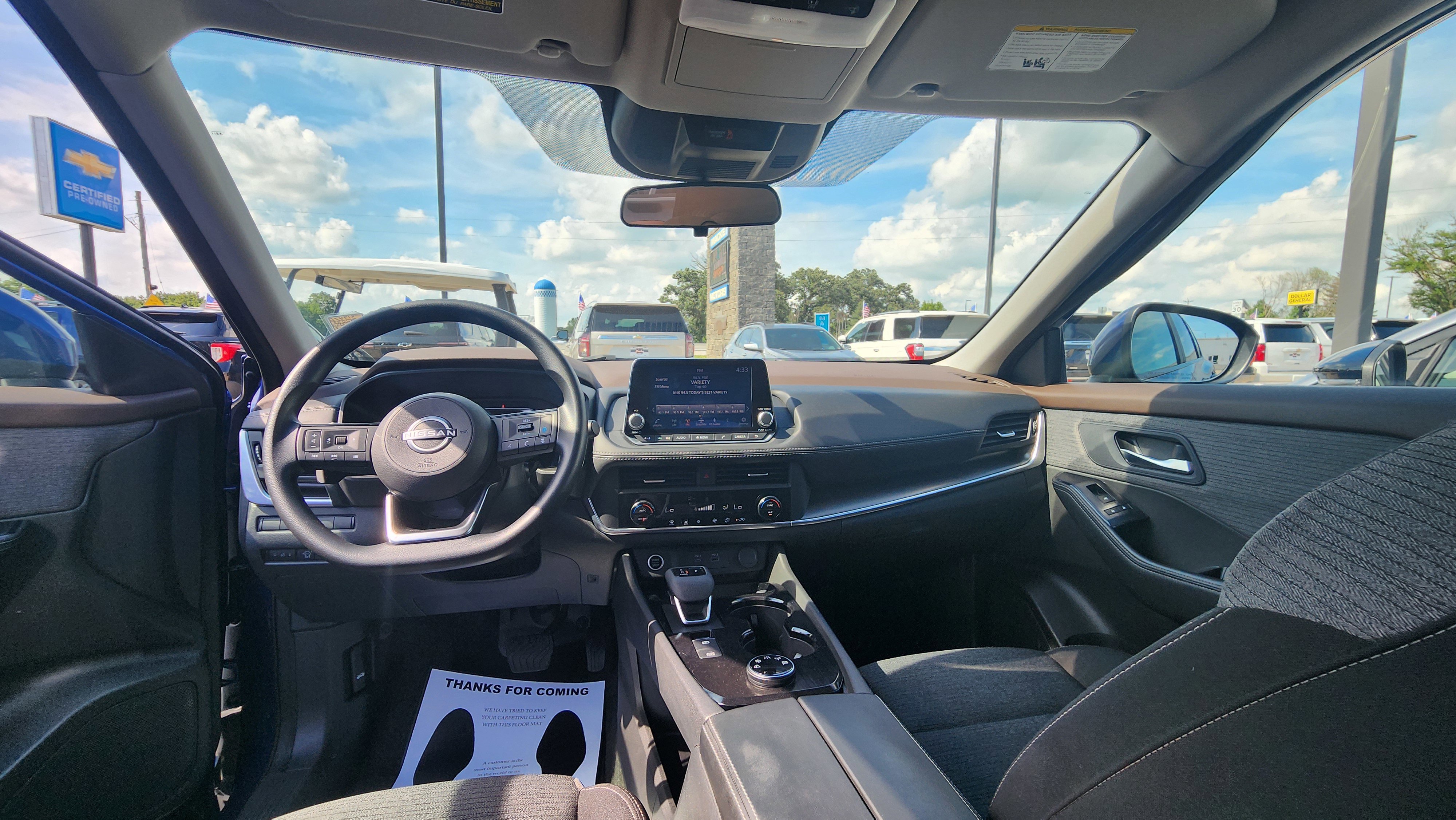 Used 2023 Nissan Rogue SV image 15