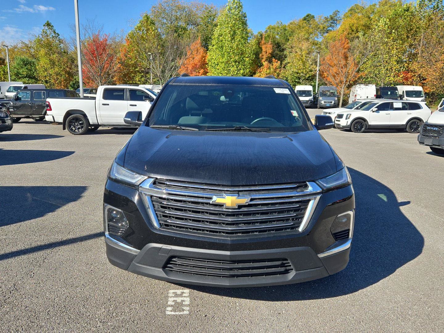 Used 2023 Chevrolet Traverse LT FWD image 2
