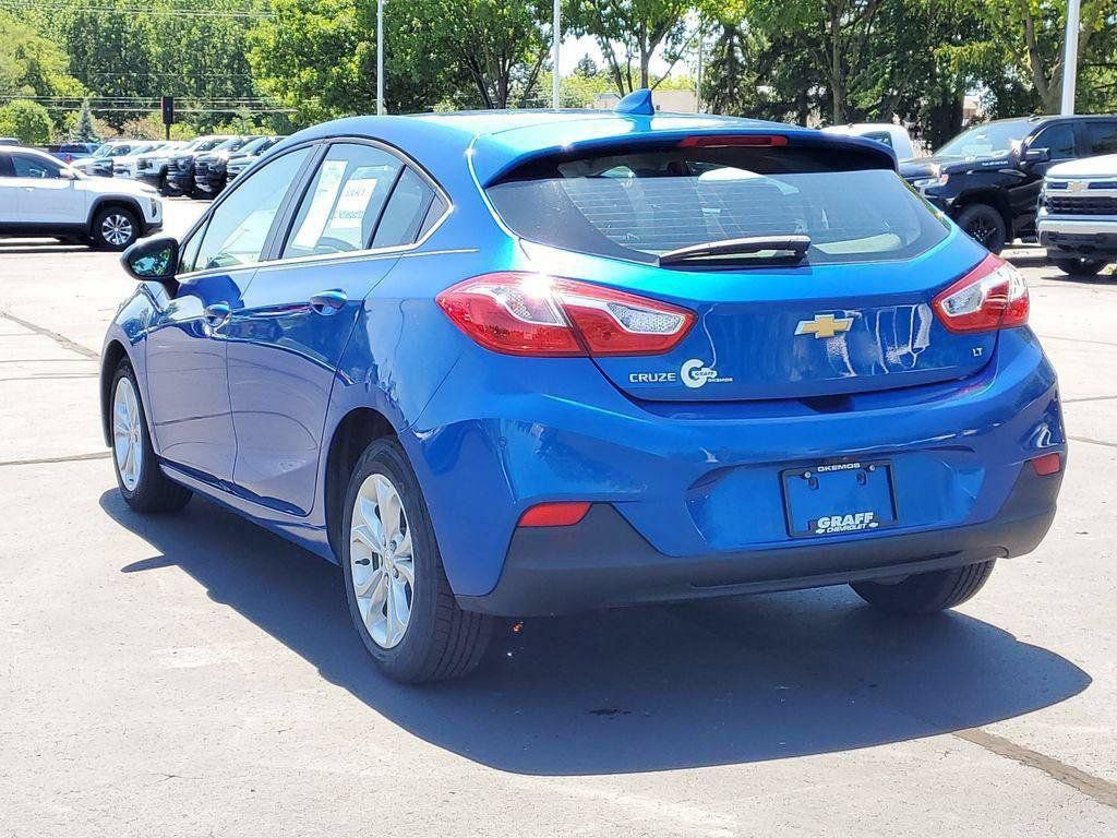 Used 2019 Chevrolet Cruze LT w/ Sun And Sound Package FWD image 4
