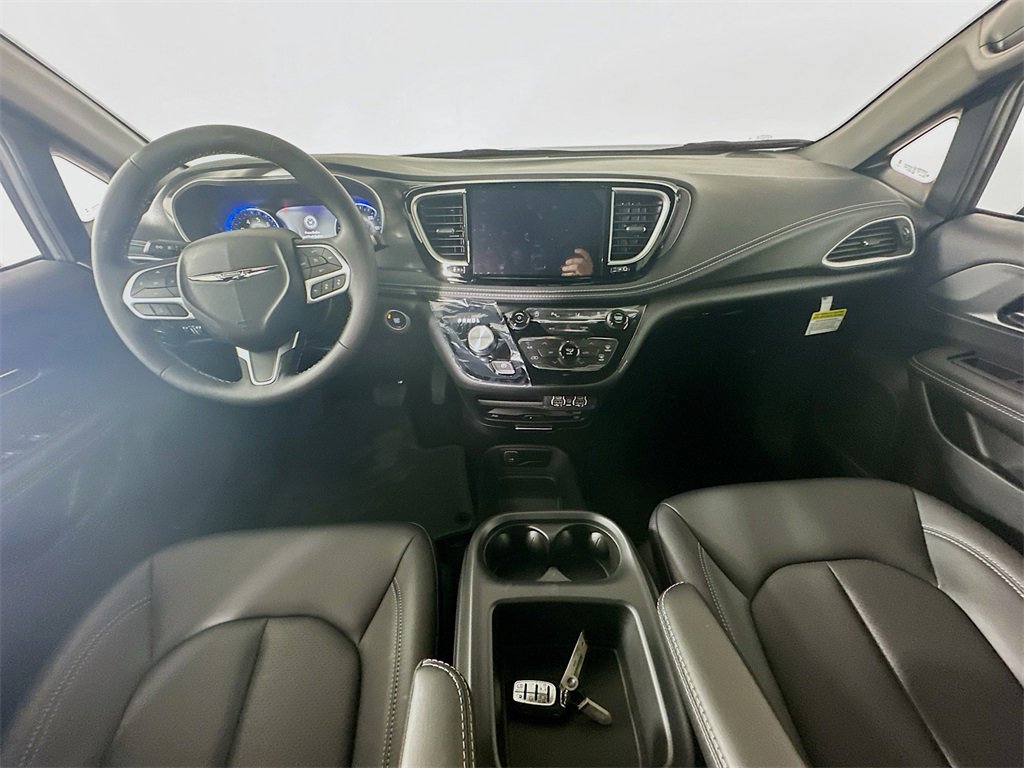 New 2025 Chrysler Pacifica Select w/ Uconnect Theater Family Group image 9