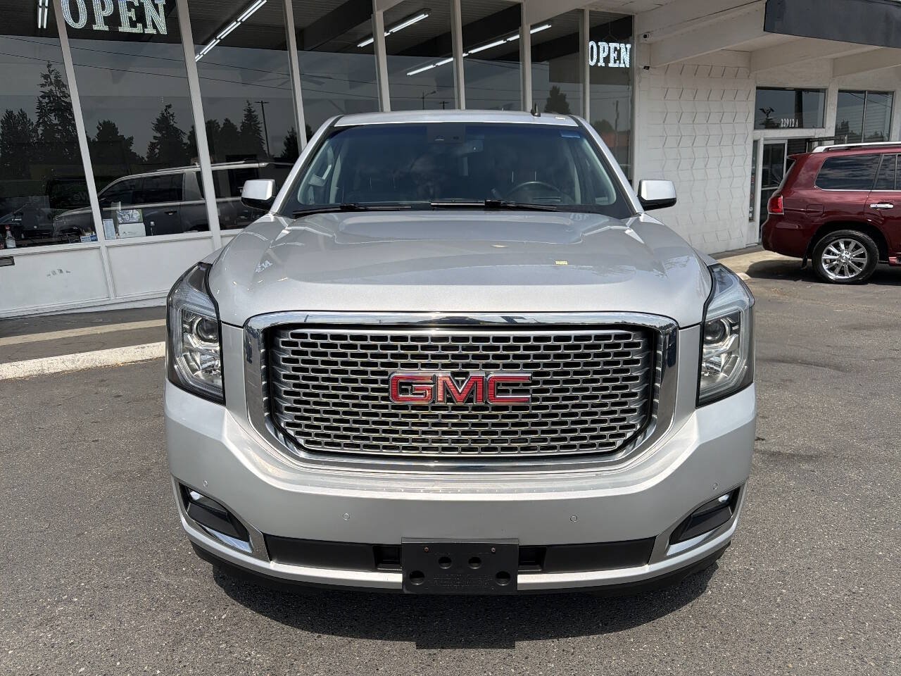 Used 2015 GMC Yukon XL Denali w/ Touring Package AWD/4WD image 12
