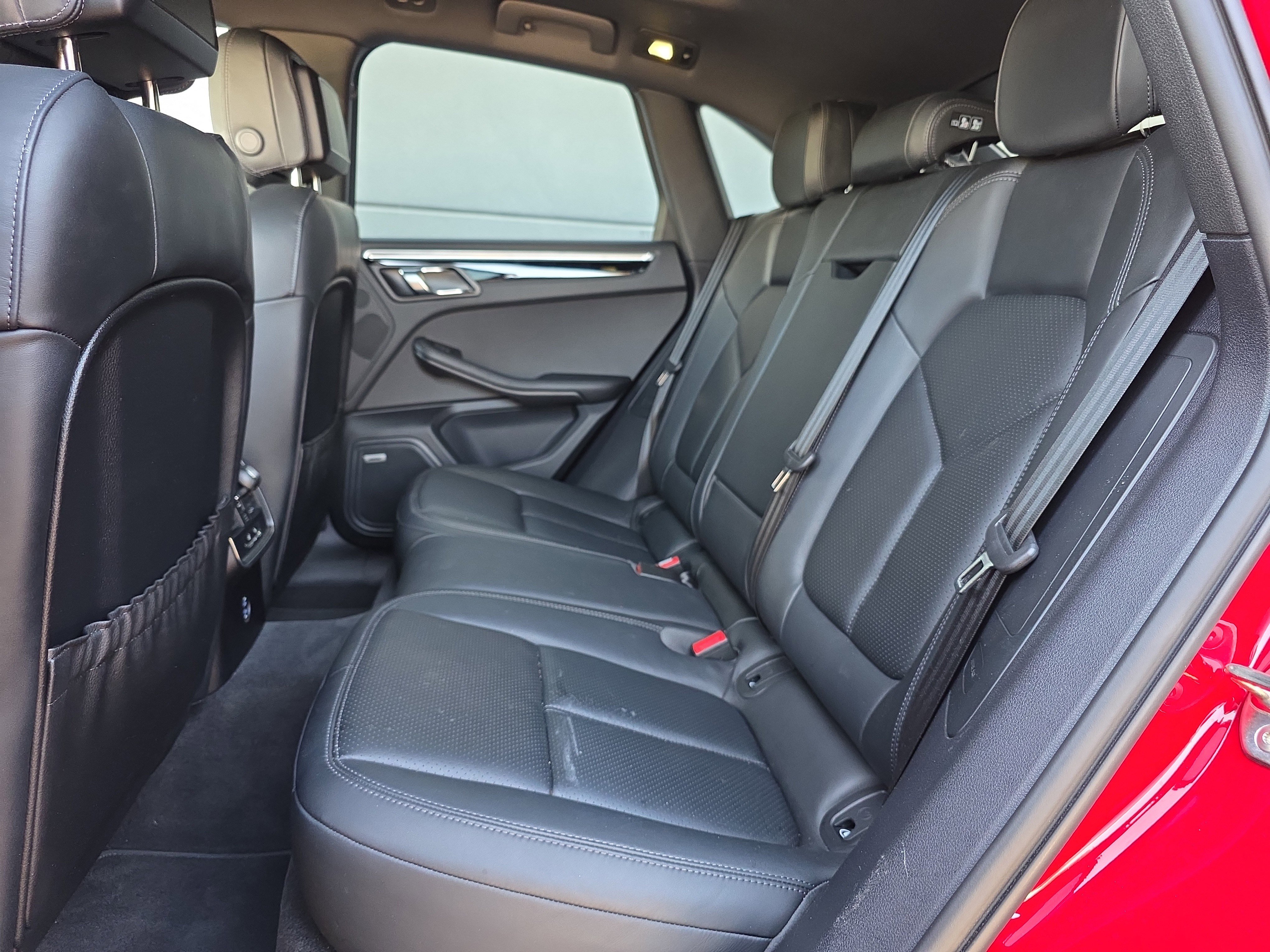 Certified 2024 Porsche Macan image 14