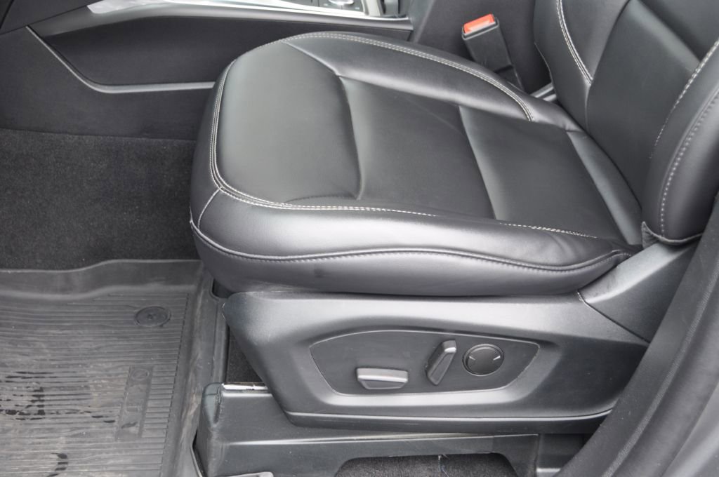 Used 2024 Ford Explorer XLT w/ Equipment Group 202A image 6