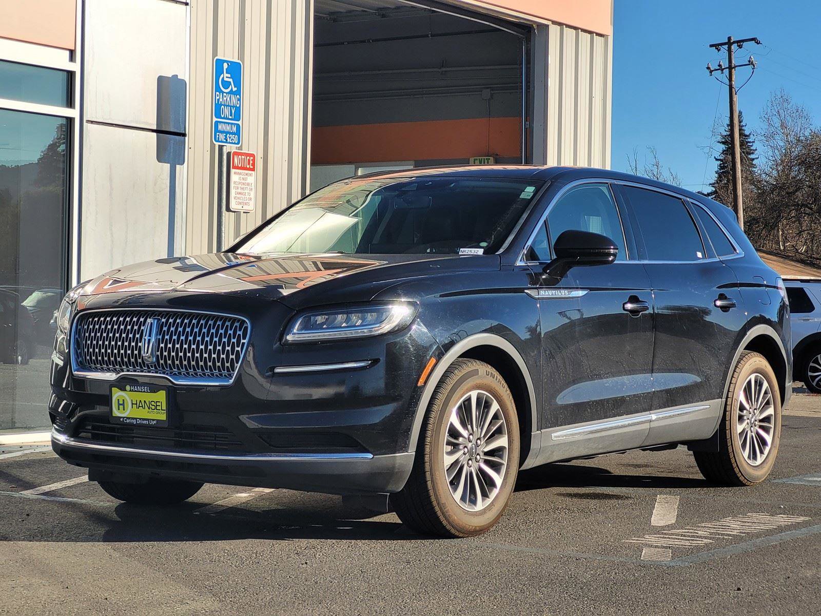 Used 2023 Lincoln Nautilus Reserve AWD/4WD image 10