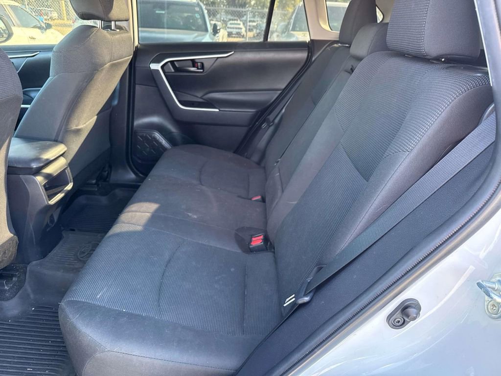 Used 2021 Toyota RAV4 LE image 10