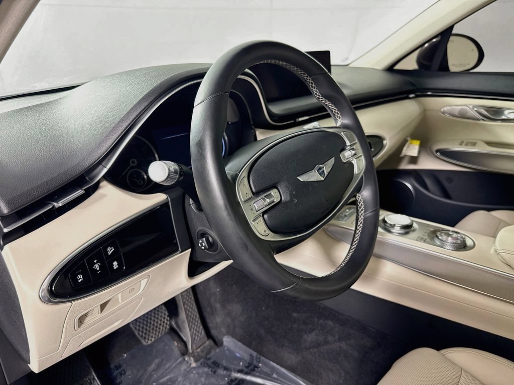 Used 2023 Genesis GV70 2.5T w/ Select Package AWD/4WD image 9