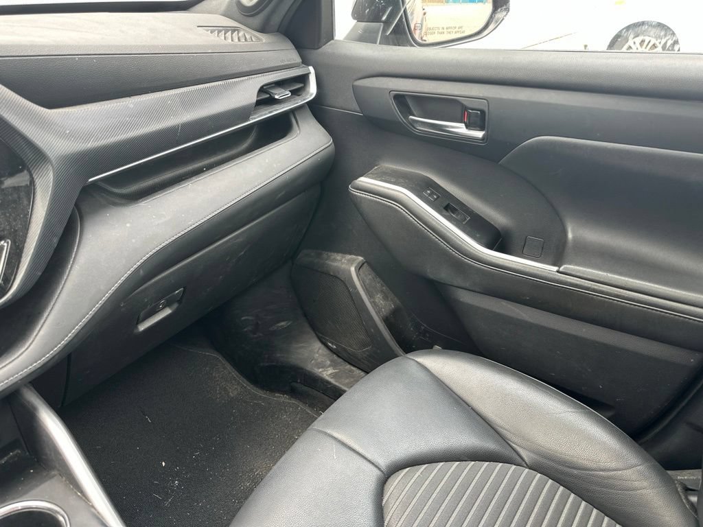 Used 2021 Toyota Highlander XSE AWD/4WD image 46