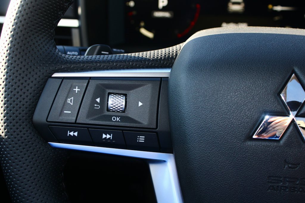 New 2026 Mitsubishi Outlander SEL image 16