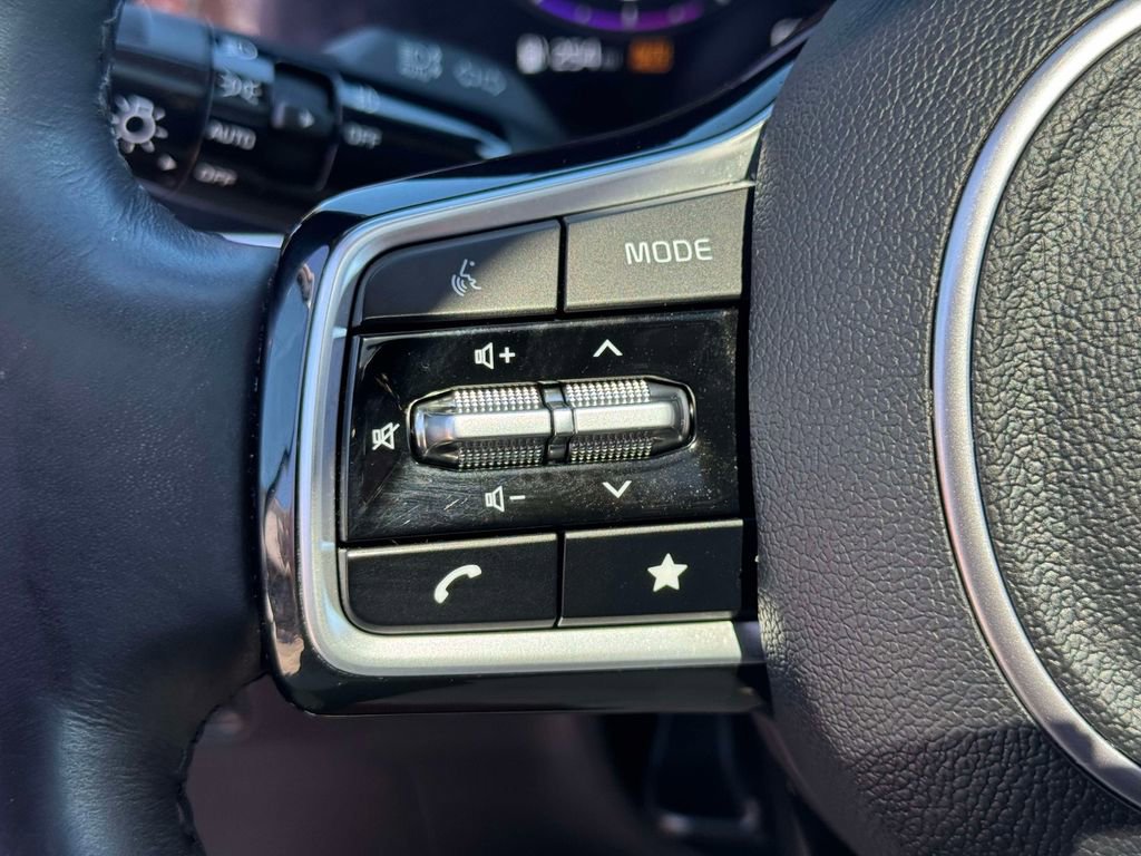 Used 2023 Kia Carnival SX Prestige FWD image 21