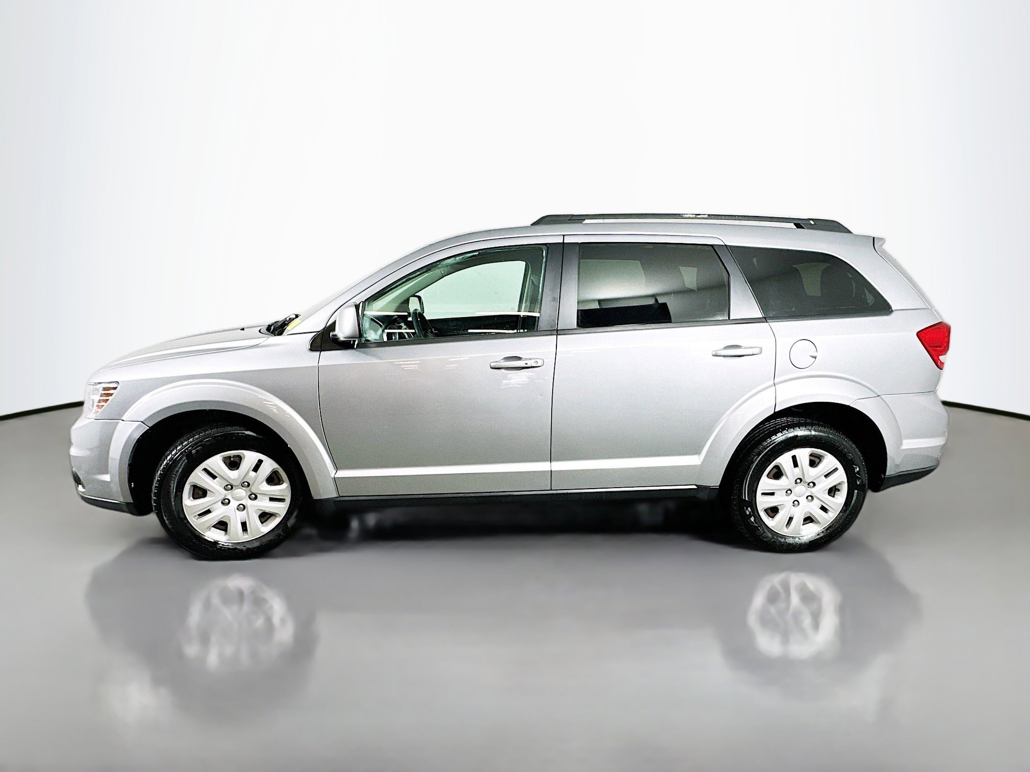 Used 2019 Dodge Journey SE image 4