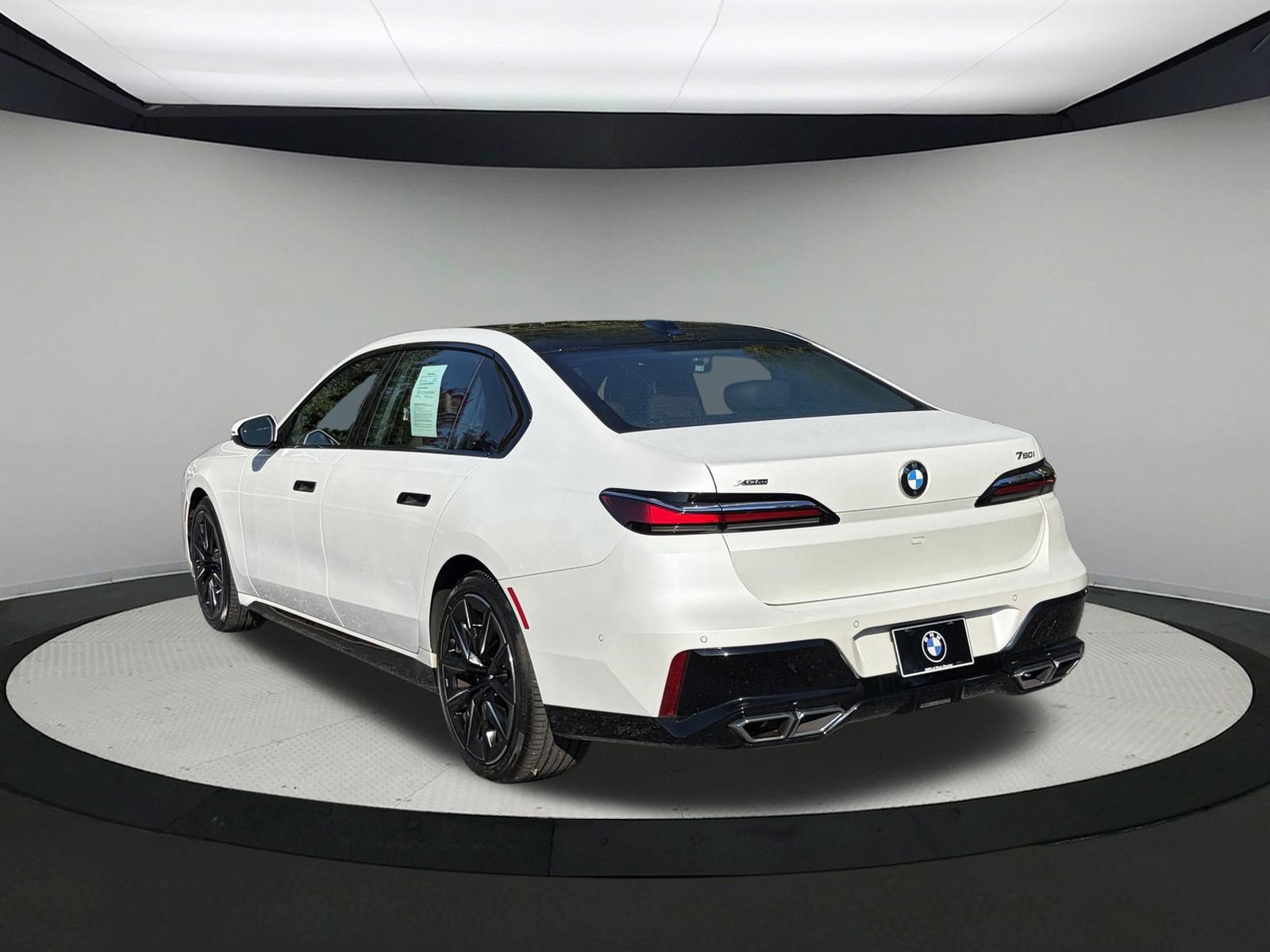 Used 2023 BMW 760i xDrive AWD/4WD image 6