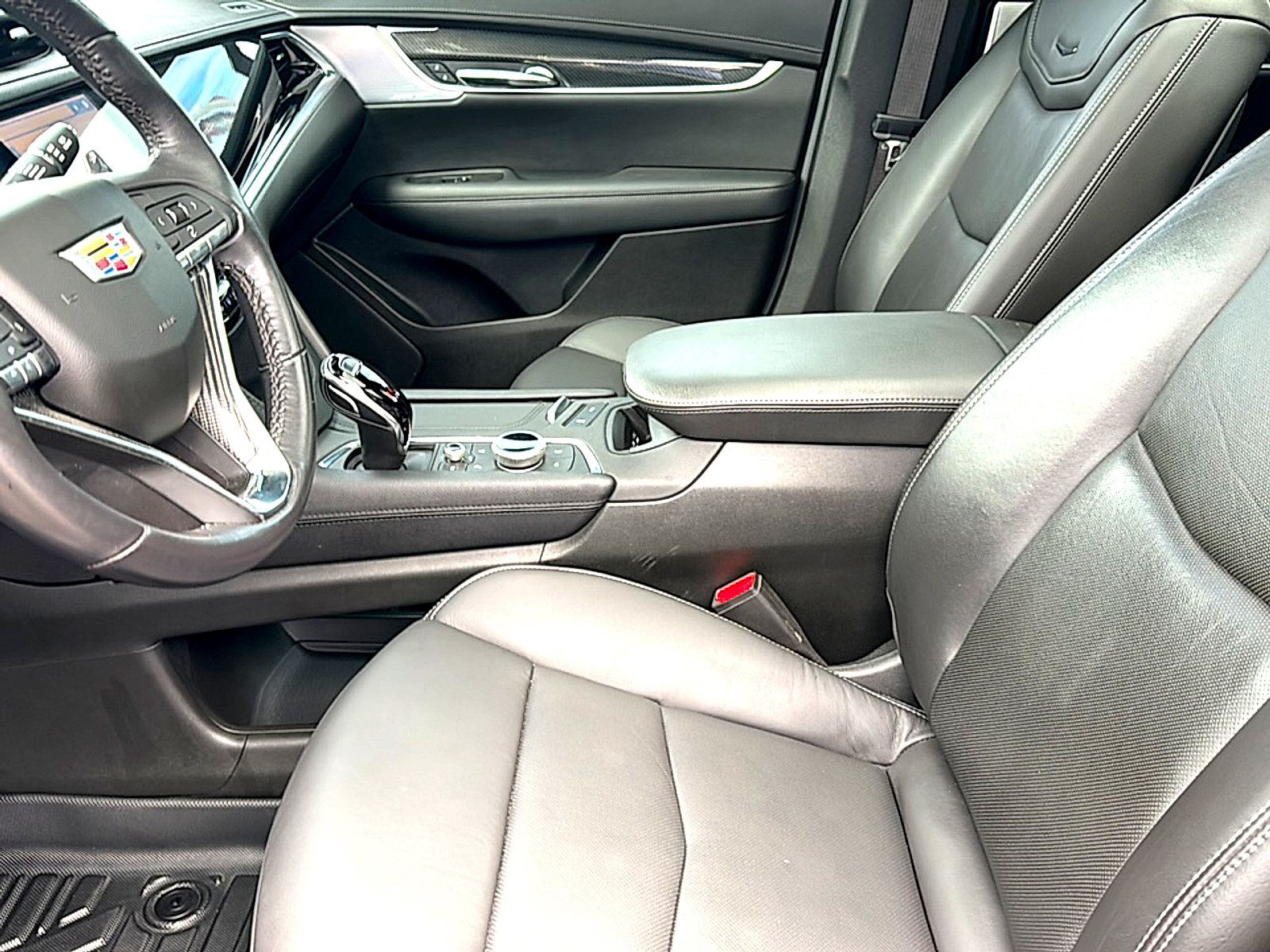 Used 2024 Cadillac XT6 Sport w/ LPO, Floor Liner Package AWD/4WD image 13