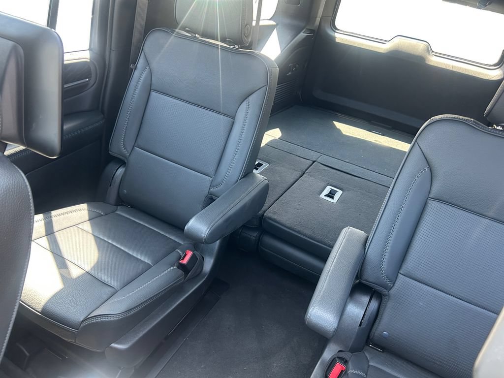 Used 2023 GMC Yukon XL Denali AWD/4WD image 19