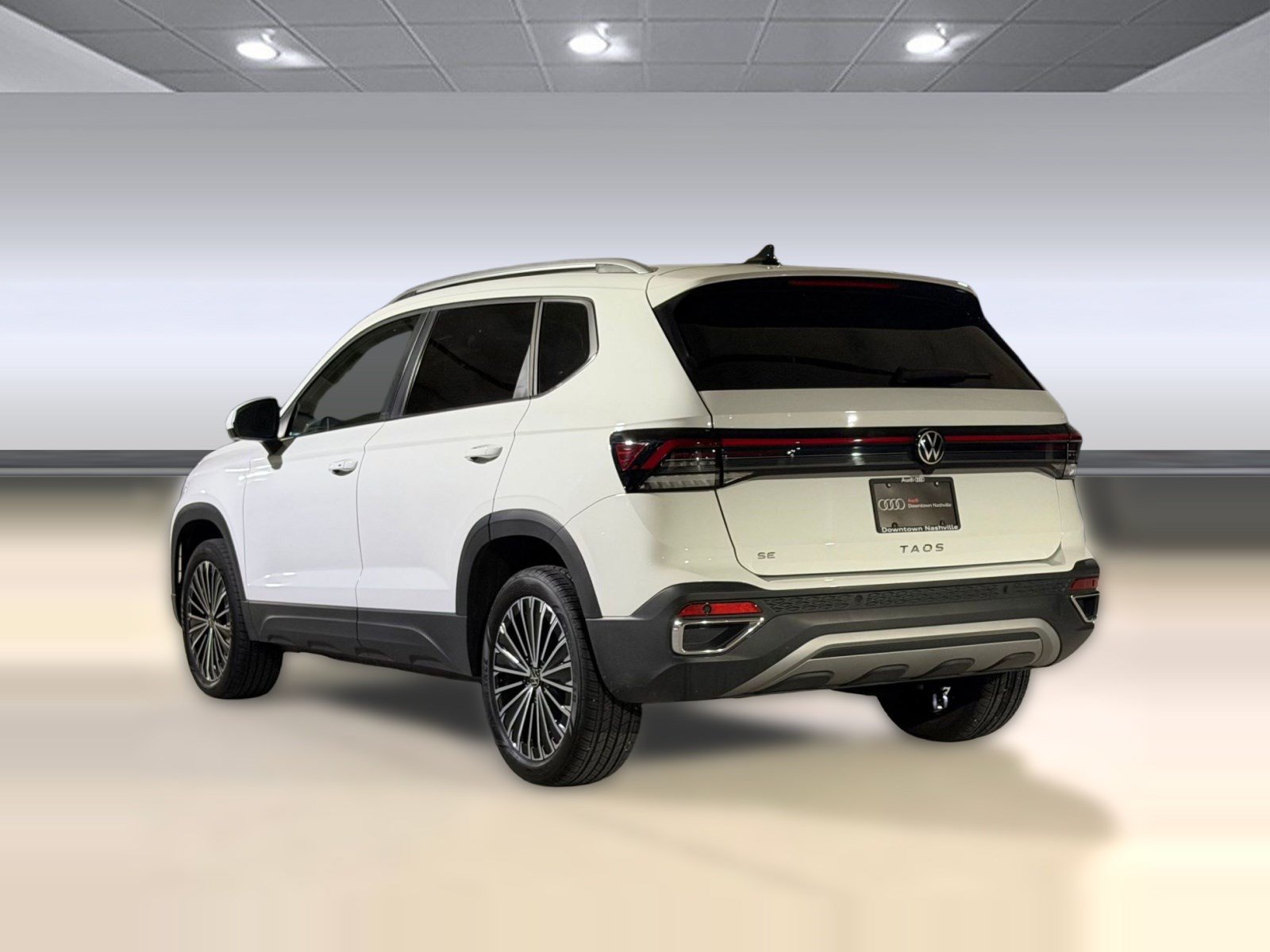 Used 2025 Volkswagen Taos SE FWD image 3