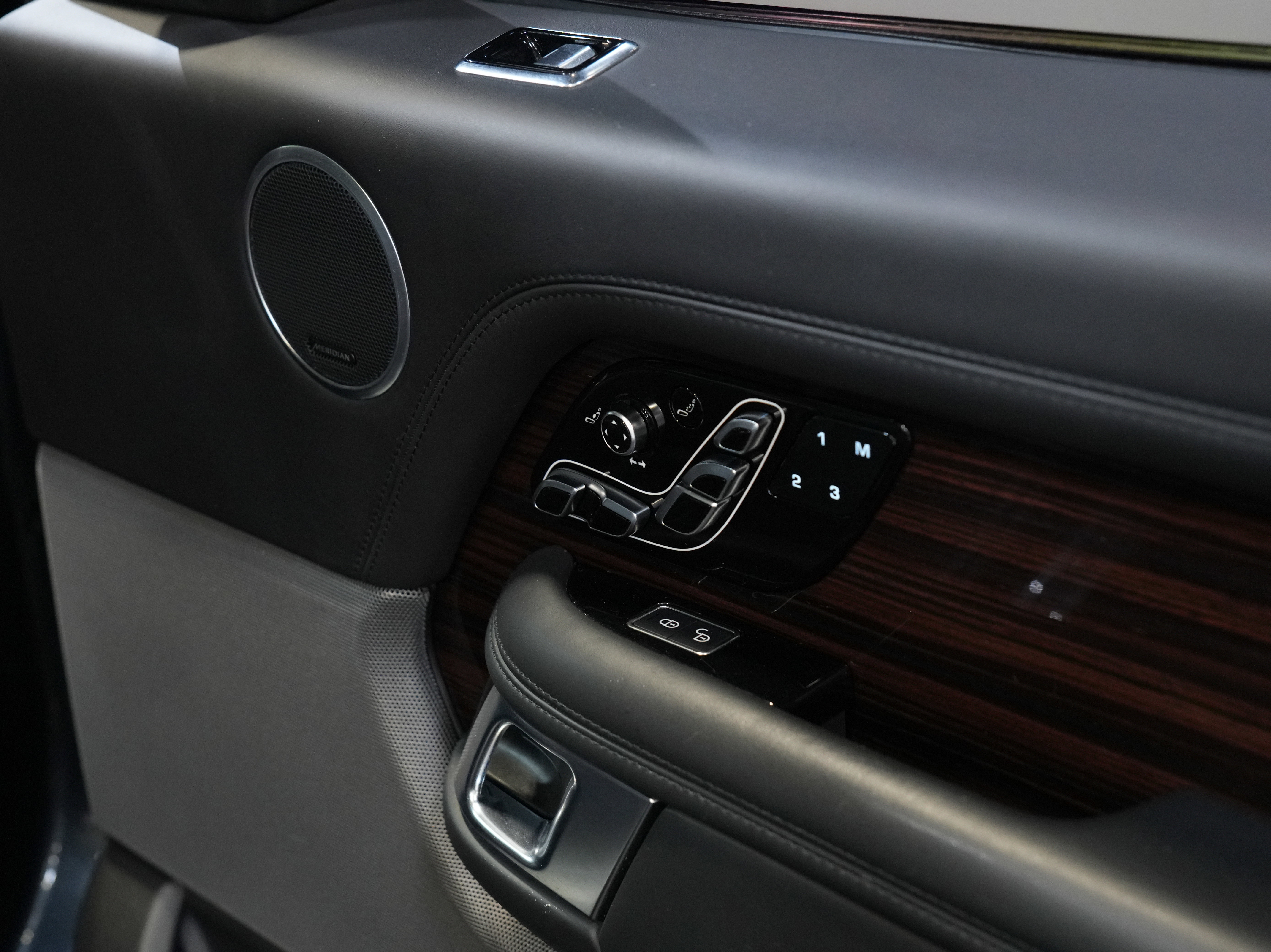 Used 2018 Land Rover Range Rover Long Wheelbase Autobiography image 22