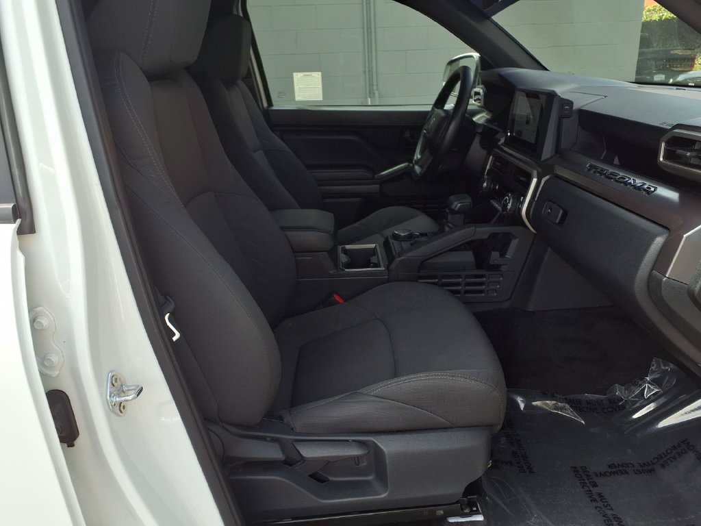 Used 2025 Toyota Tacoma SR5 AWD/4WD image 36