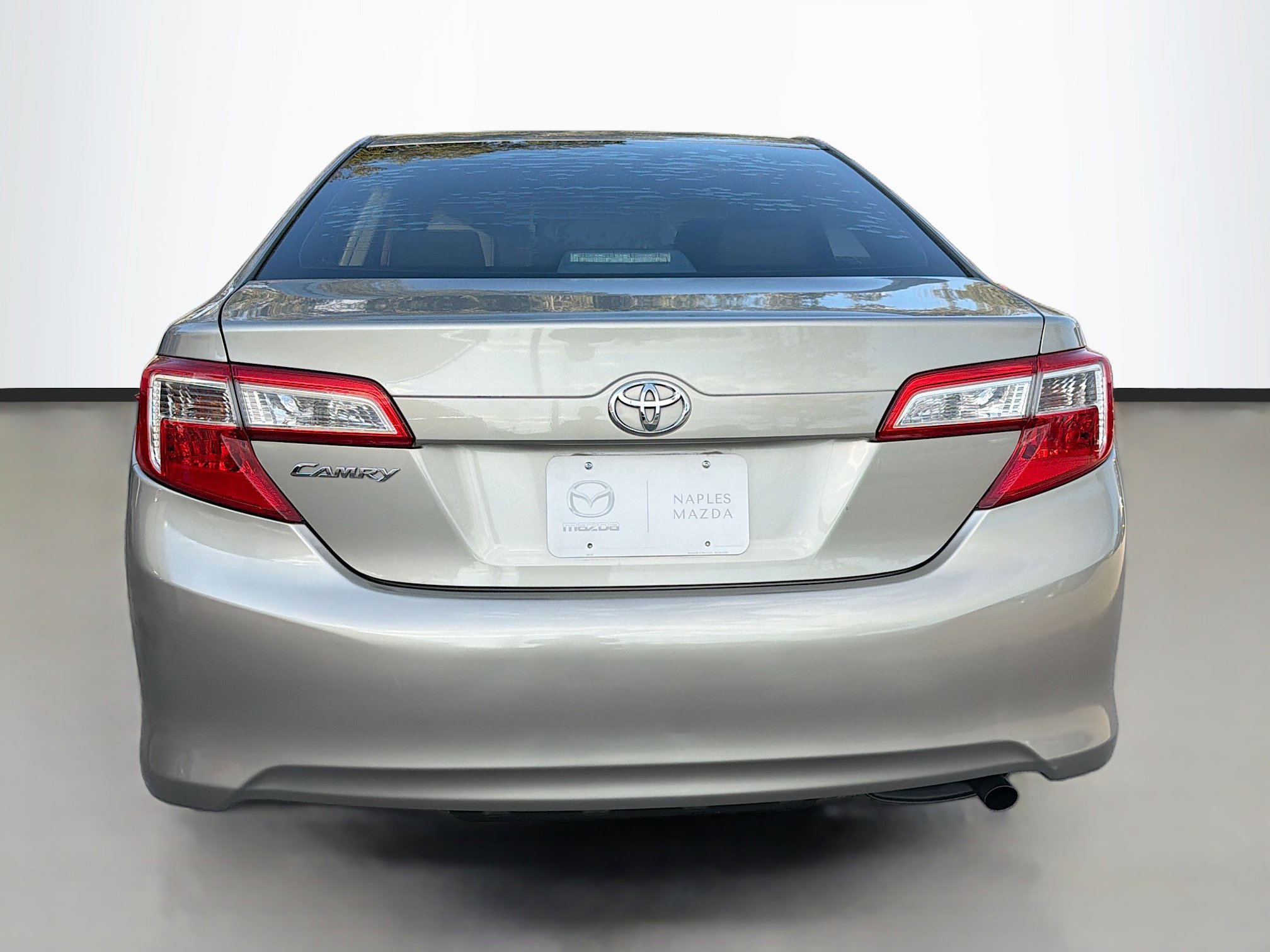Used 2013 Toyota Camry L image 4