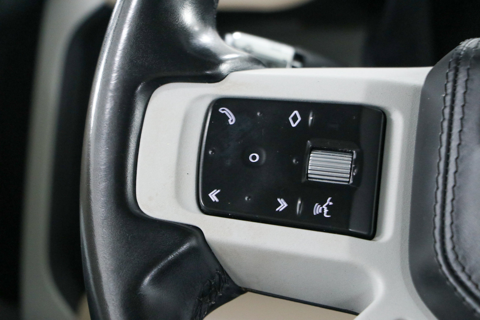Used 2020 Land Rover Defender 110 S AWD/4WD image 13