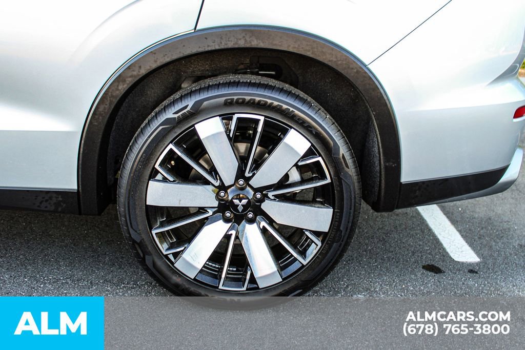 Used 2025 Mitsubishi Outlander SE image 16