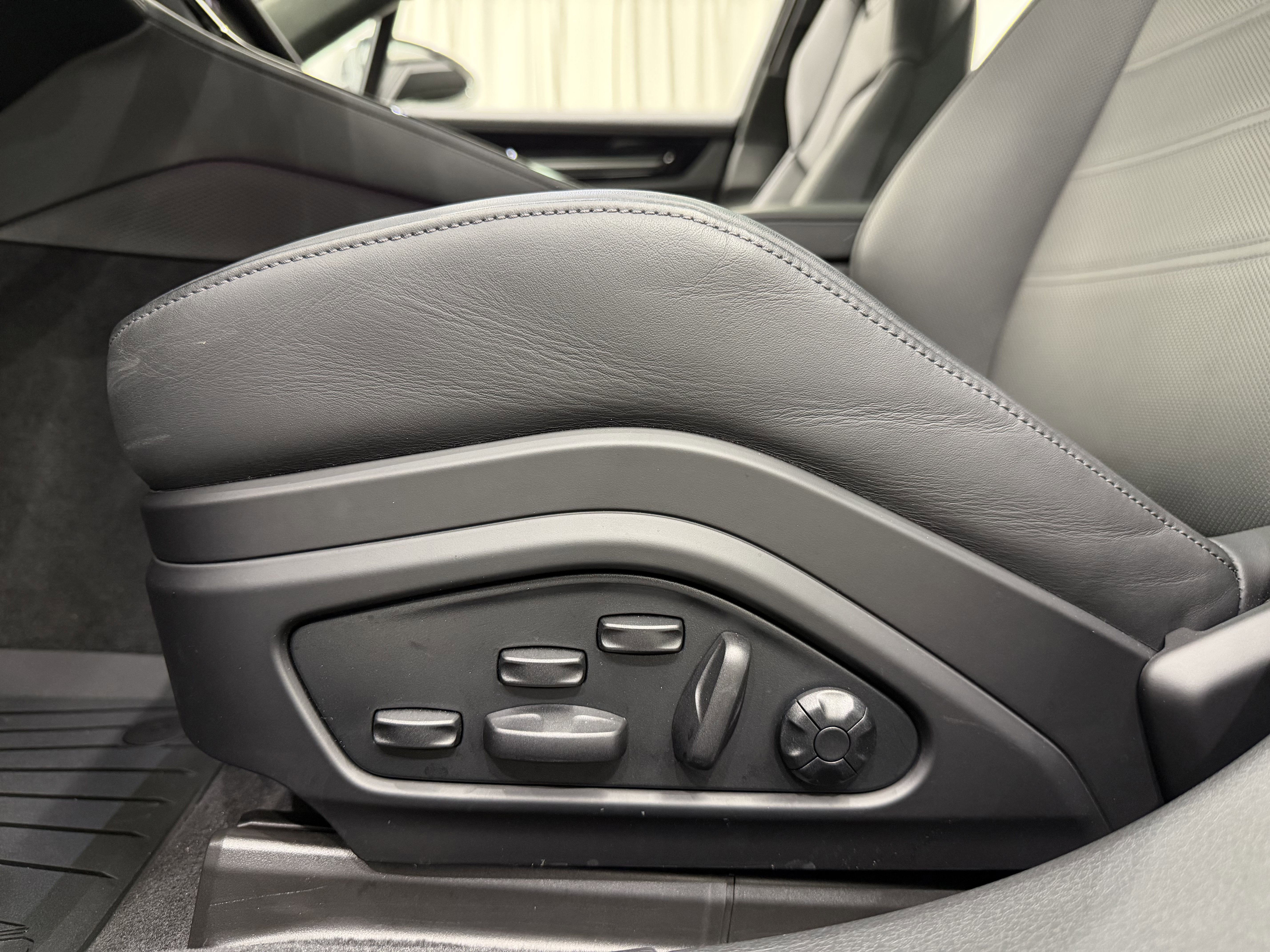 Used 2025 Porsche Panamera Turbo S image 33