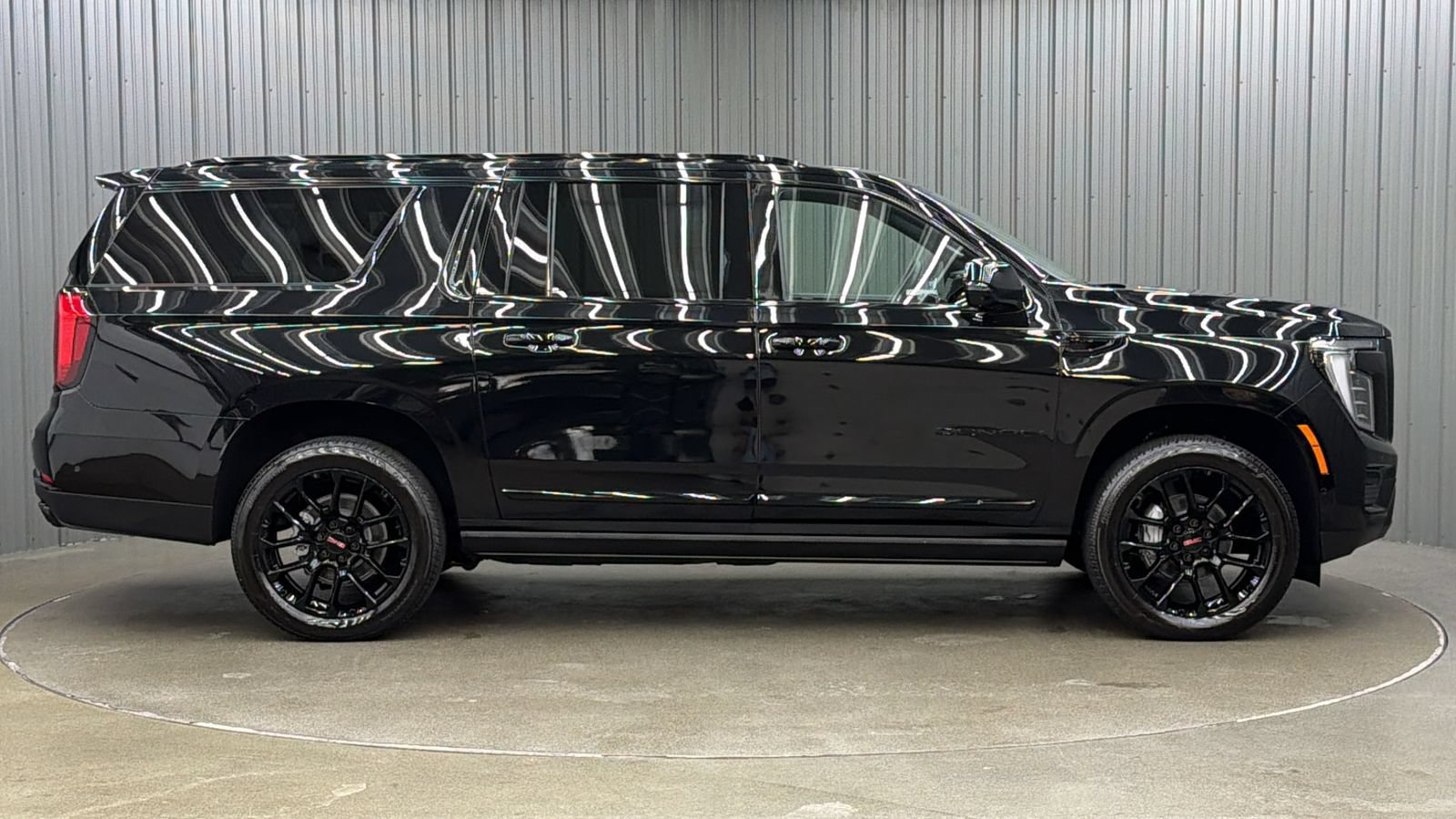 Used 2026 GMC Yukon XL Denali w/ Sun & Power Step Package AWD/4WD image 6