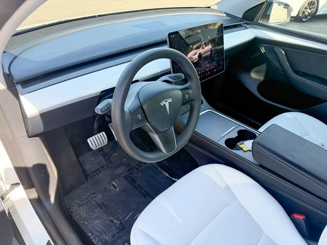 Used 2024 Tesla Model Y Performance image 11