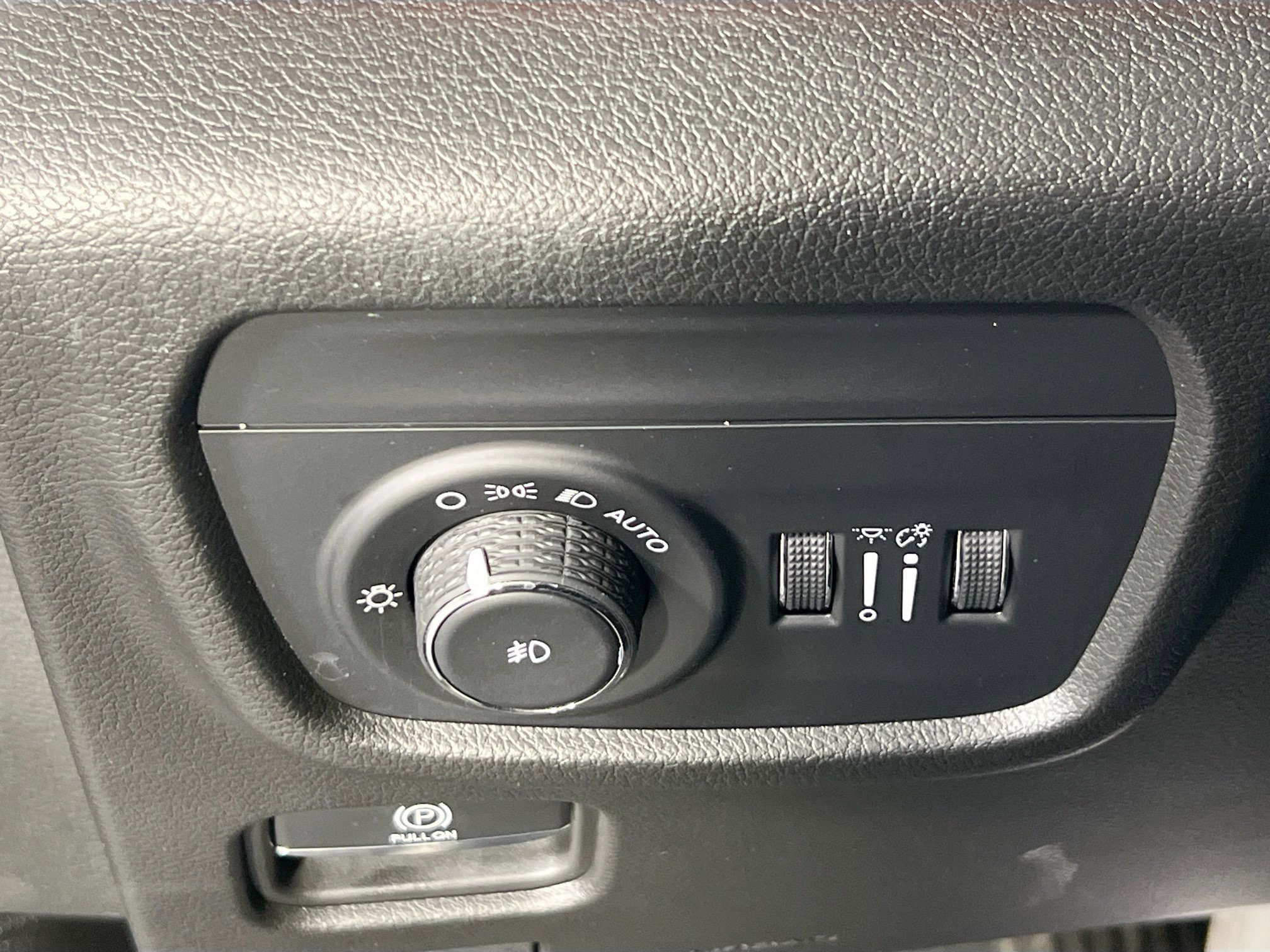 Used 2022 Jeep Grand Cherokee Overland AWD/4WD image 10