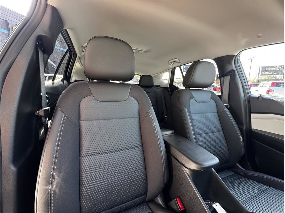 Used 2026 Chevrolet Trax LT FWD image 15