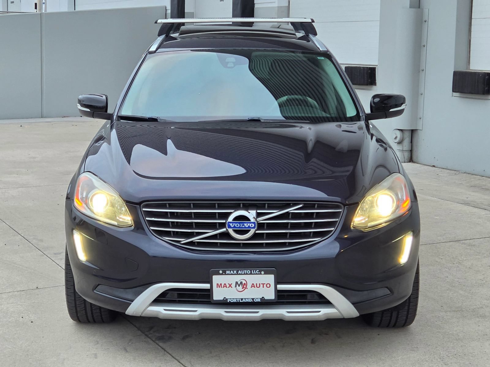Used 2017 Volvo XC60 T6 Dynamic w/ Preferred Option Package AWD/4WD image 3