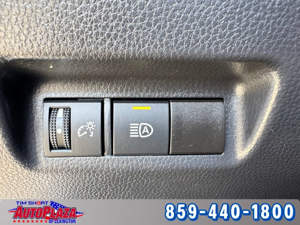 Used 2025 Toyota RAV4 XLE AWD/4WD image 23