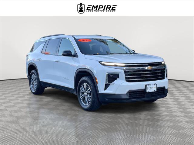 Used 2025 Chevrolet Traverse LT