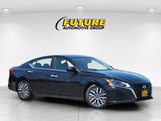 Certified 2023 Nissan Altima 2.5 SV FWD image 1