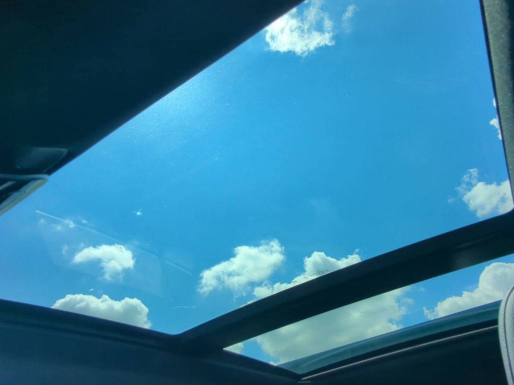 Used 2025 Mercedes-Benz GLC 300 image 15