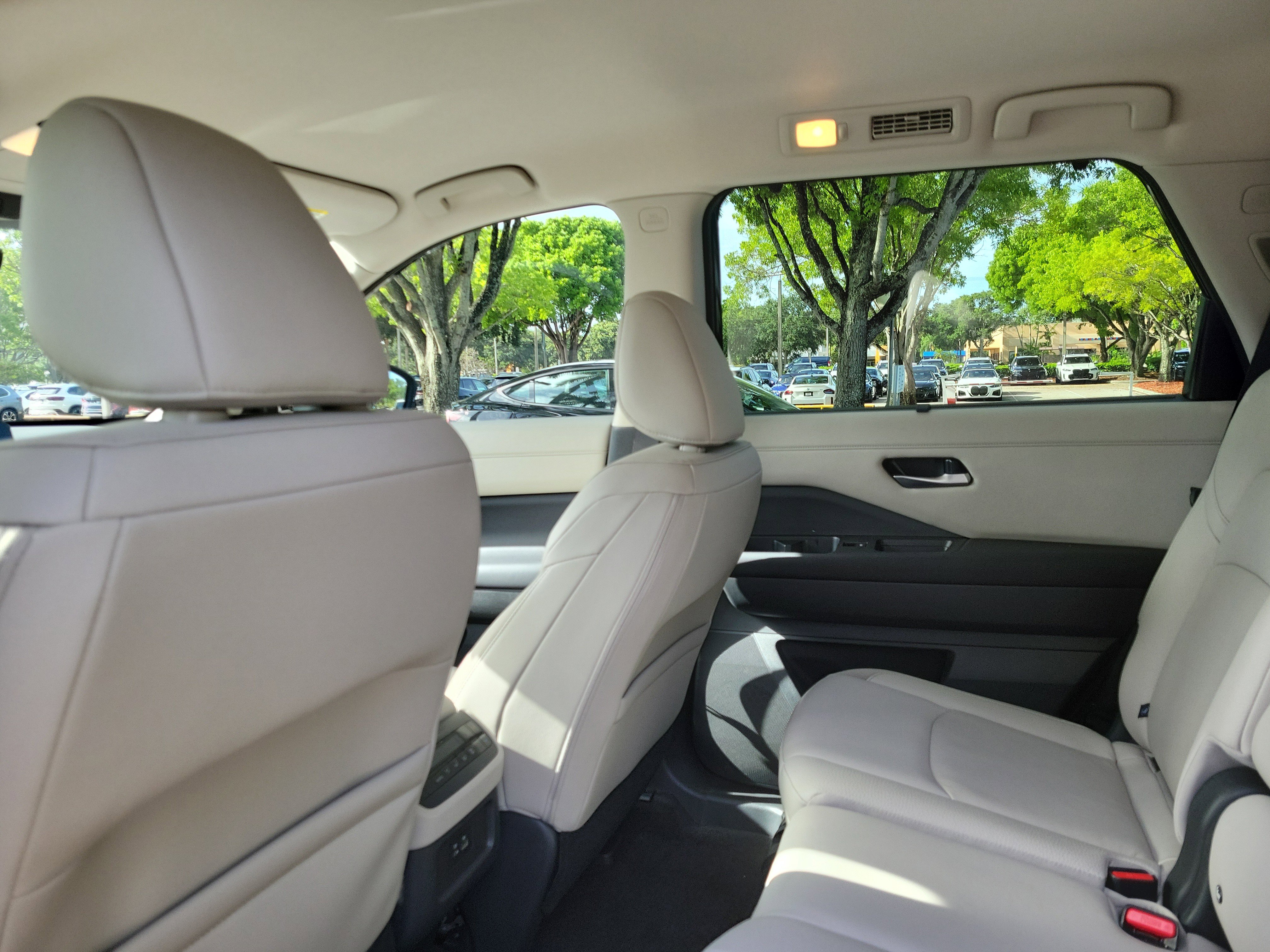 Used 2025 Nissan Pathfinder SL FWD image 16