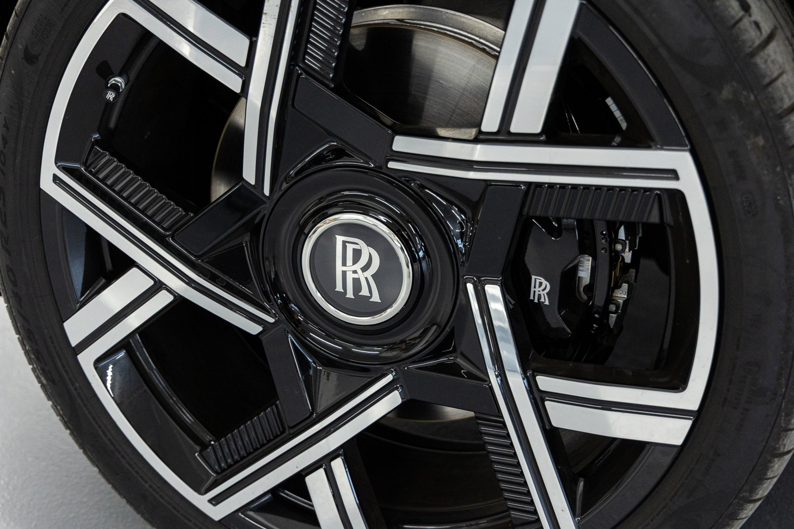 New 2026 Rolls-Royce Cullinan Black Badge AWD/4WD image 15