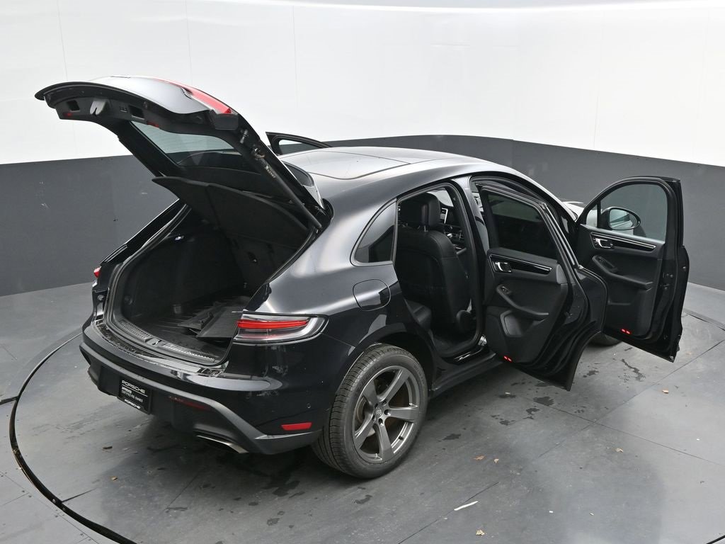 Used 2023 Porsche Macan Turbo image 27